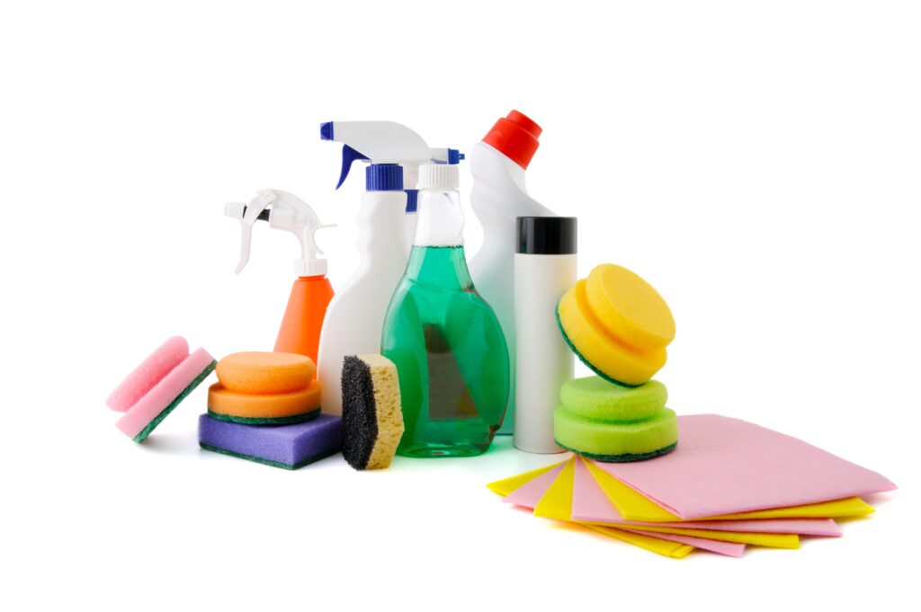 various-adjuvants-for-cleaning-the-apartment-min