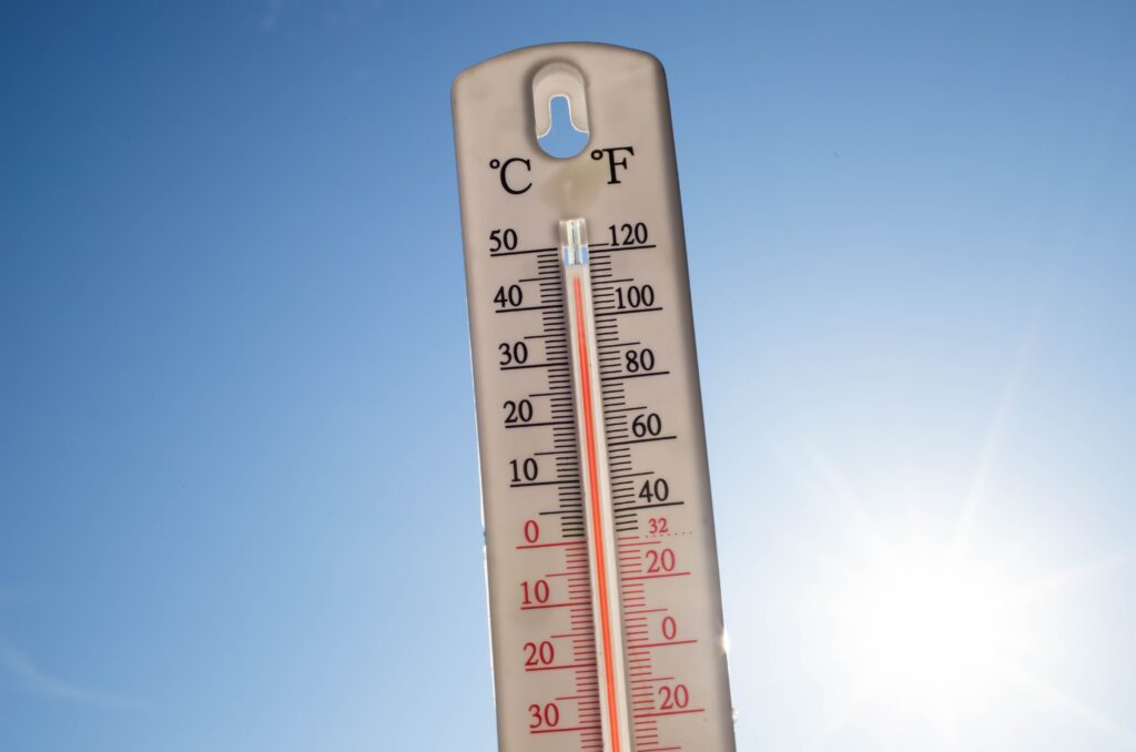 thermometer-over-38-degrees-heat-wave-min