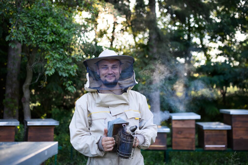 portrait-of-man-beekeeper-working-in-apiary-holdi-utc-min